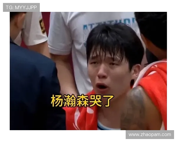 杨瀚森侧翼接球毫不犹豫三分出手稳稳命中展现精准射术