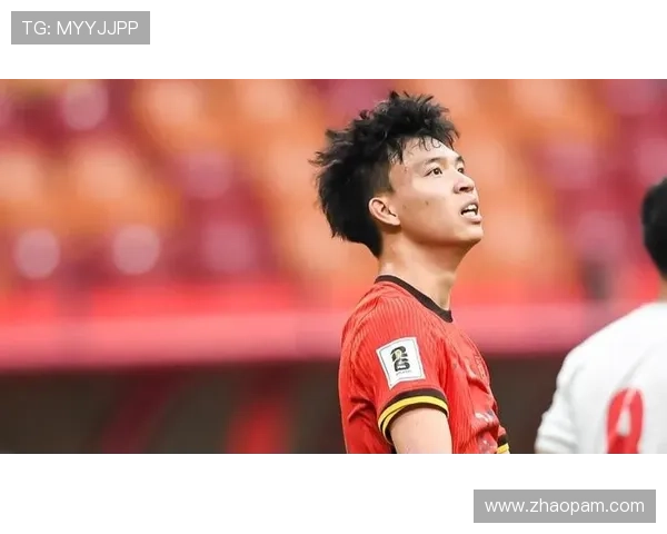 何超手球染黄引争议裁判漏判浙江进攻王钰栋愤怒砸球抗议